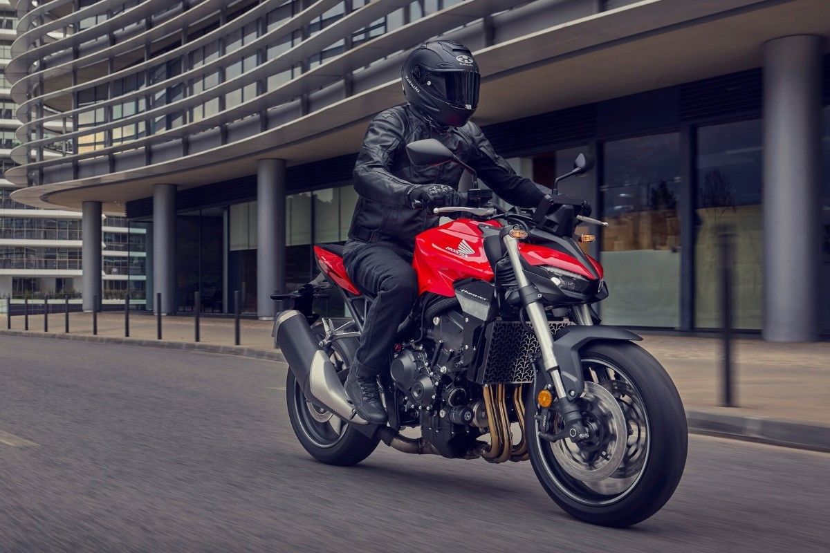 Honda CB1000 Hornet: "Stršljen" ubada s hiljadu kubika 