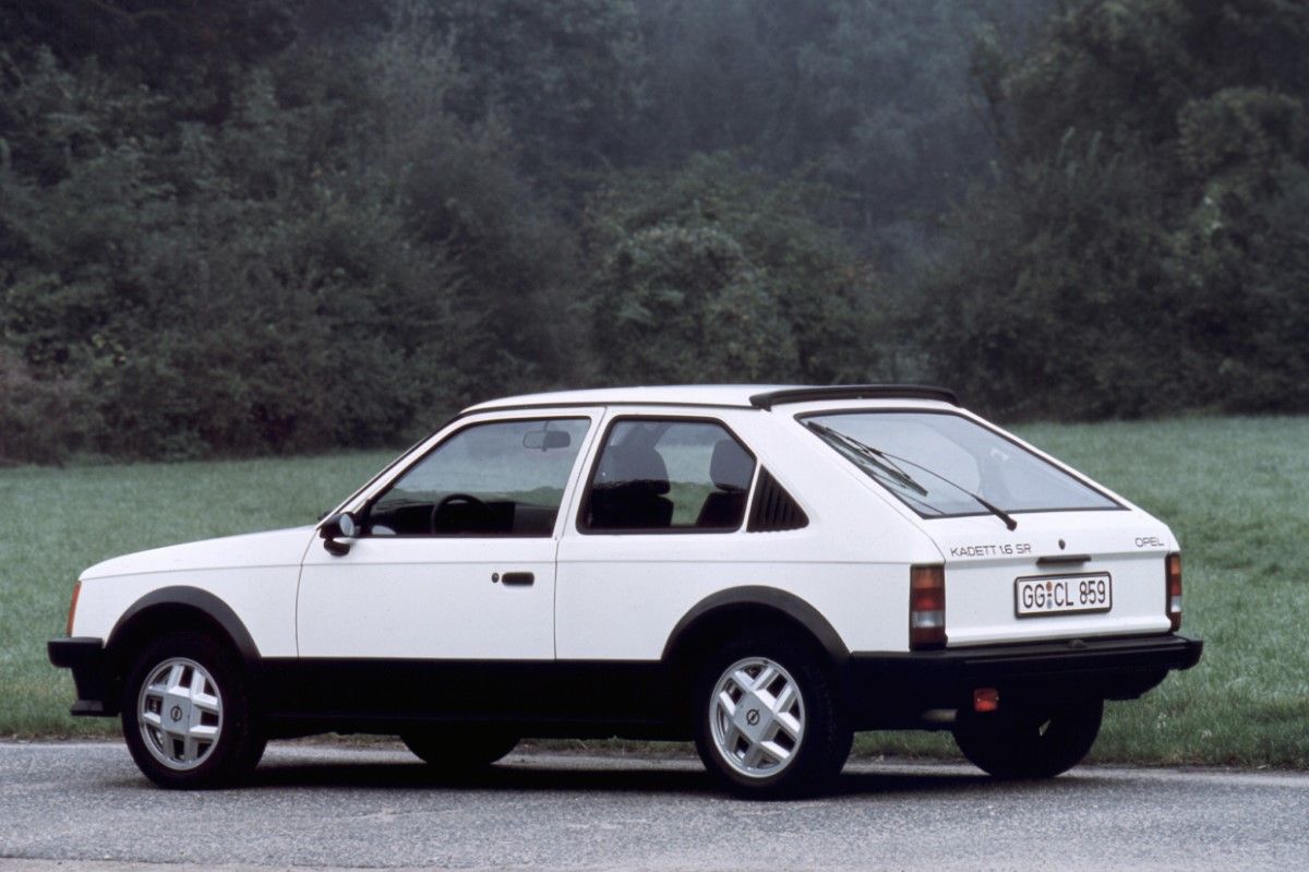 Vremeplov: Opel Kadett D SR je bio hot-hatch s motorom snage 75 ili 90 "konja" 