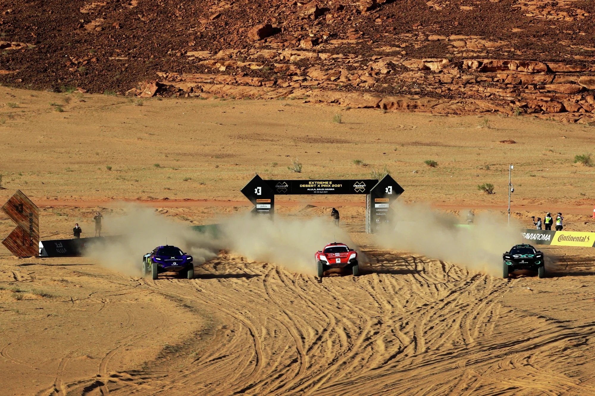 Extreme E je trkaća off-road serija električnih SUV-ova koji se kotrljaju na Continental gumama