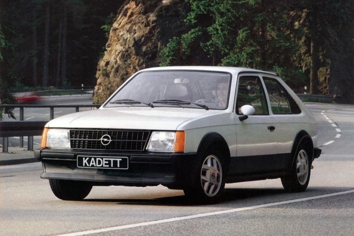 Vremeplov: Opel Kadett D SR je bio hot-hatch s motorom snage 75 ili 90 "konja" 