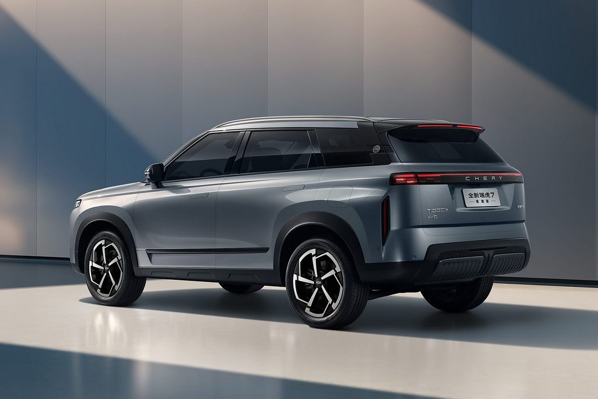 Chery Tiggo 7 High Energy: Jaecoo J7 s licem Range Rover Evoquea 