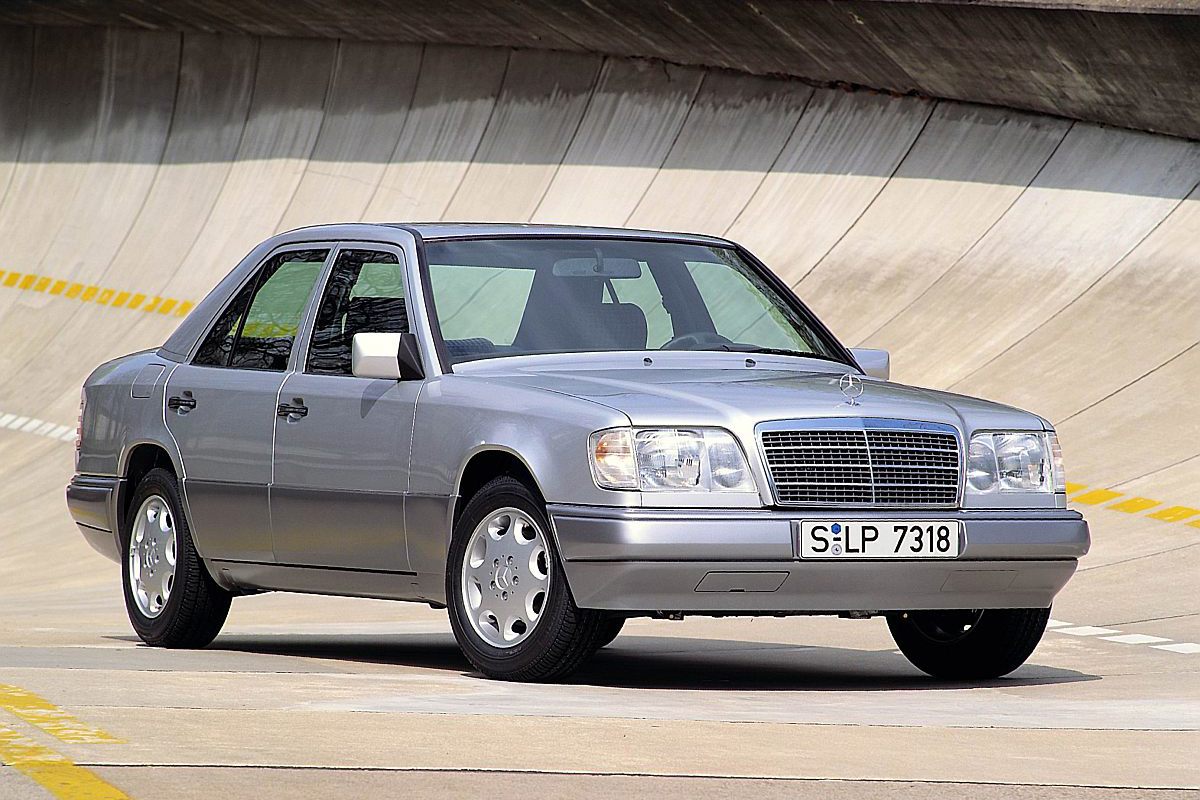 Mercedesova neuništiva serija W124 slavi 40. rođendan