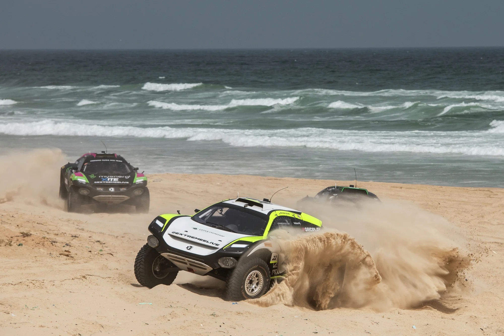 Extreme E je trkaća off-road serija električnih SUV-ova koji se kotrljaju na Continental gumama