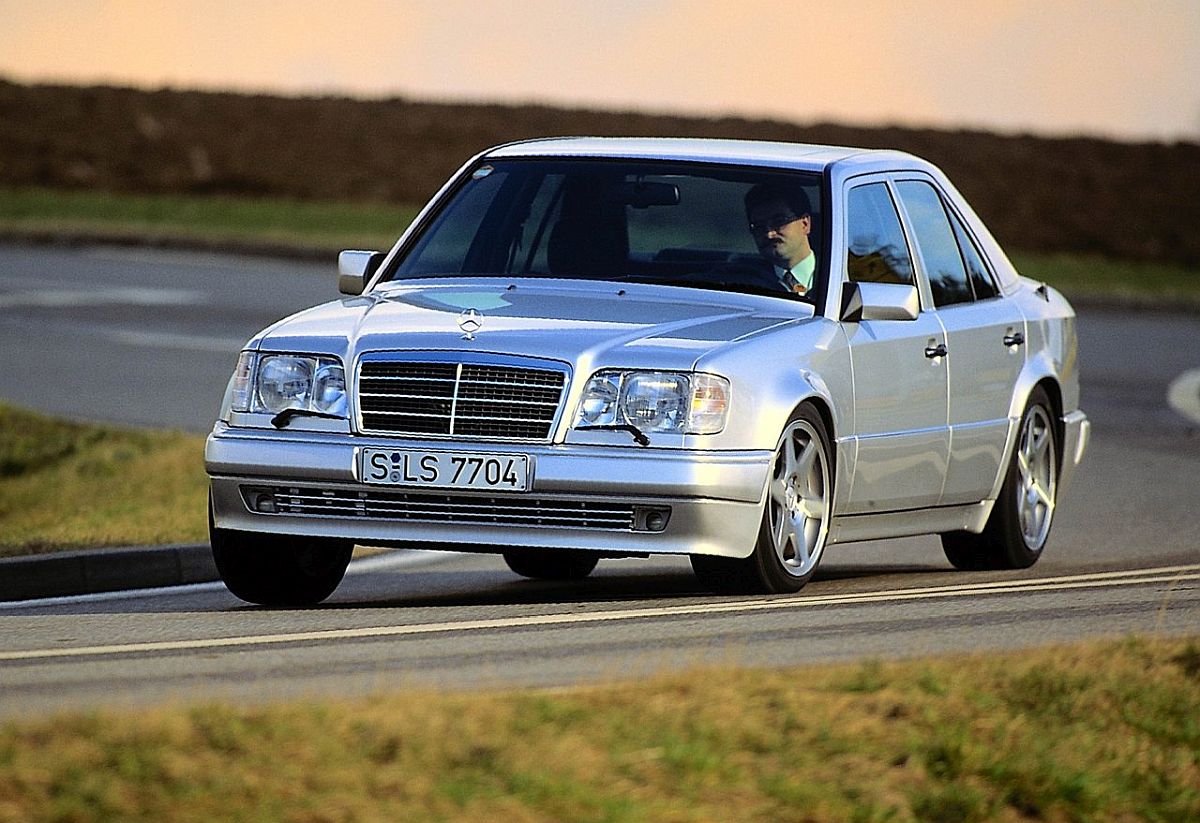 Mercedesova neuništiva serija W124 slavi 40. rođendan