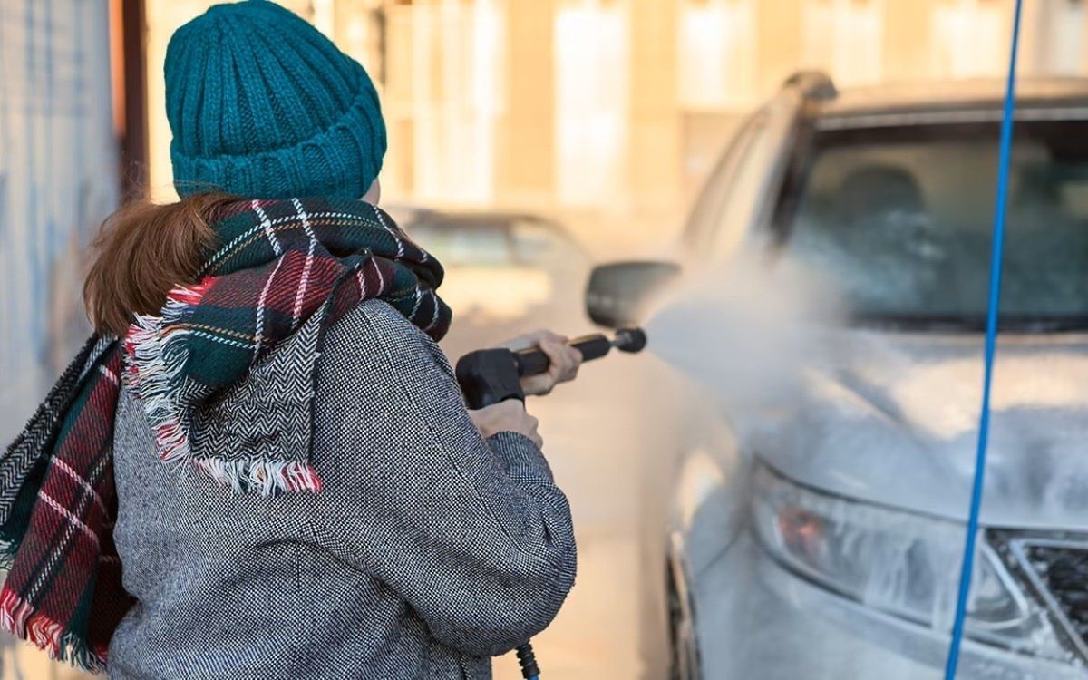 Koliko često treba prati automobil tokom kasne jeseni i zime?