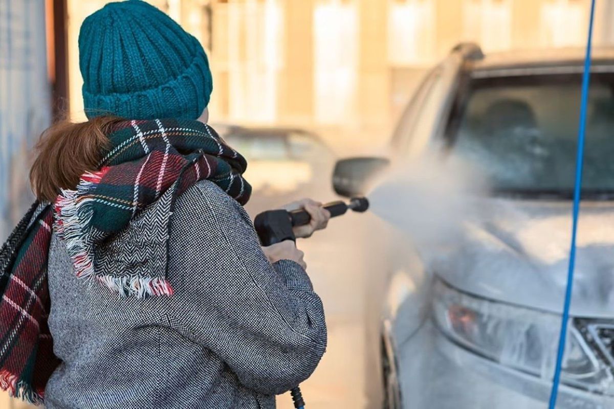 Koliko često treba prati automobil tokom kasne jeseni i zime?