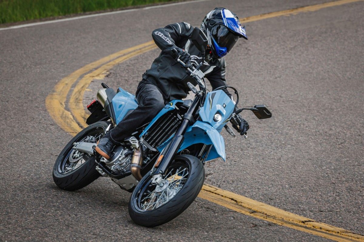 Suzuki predstavio novi enduro DR-Z4S i supermoto DR-Z4SM