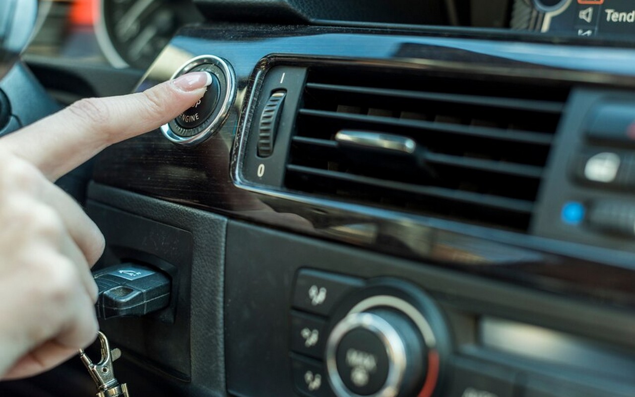 Kako pokrenuti automobil s automatskim mjenjačem i praznim akumulatorom?