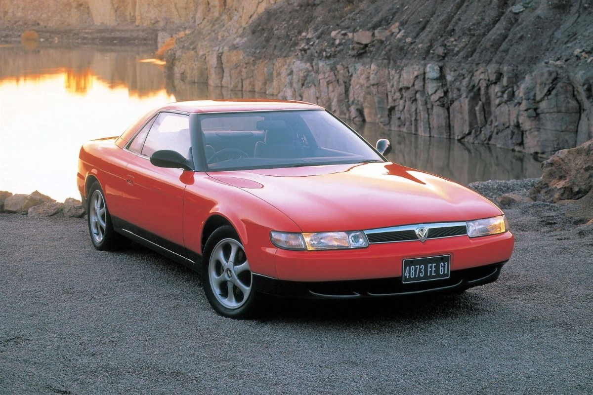 Mazda Eunos Cosmo je coupe koji je bio ispred vremena