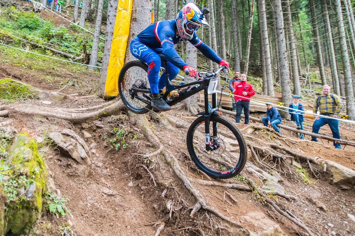 Ekstremni brdski biciklizam u režiji Red Bull-a