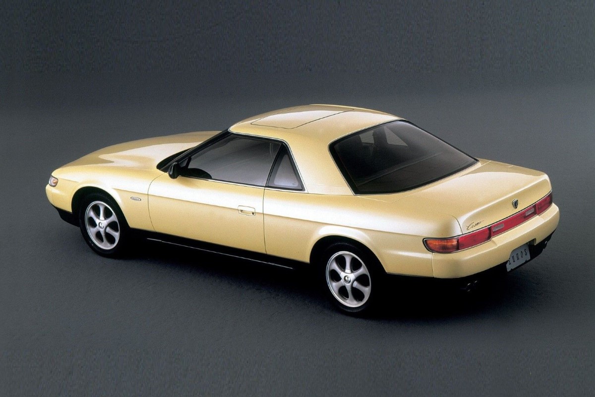 Mazda Eunos Cosmo je coupe koji je bio ispred vremena