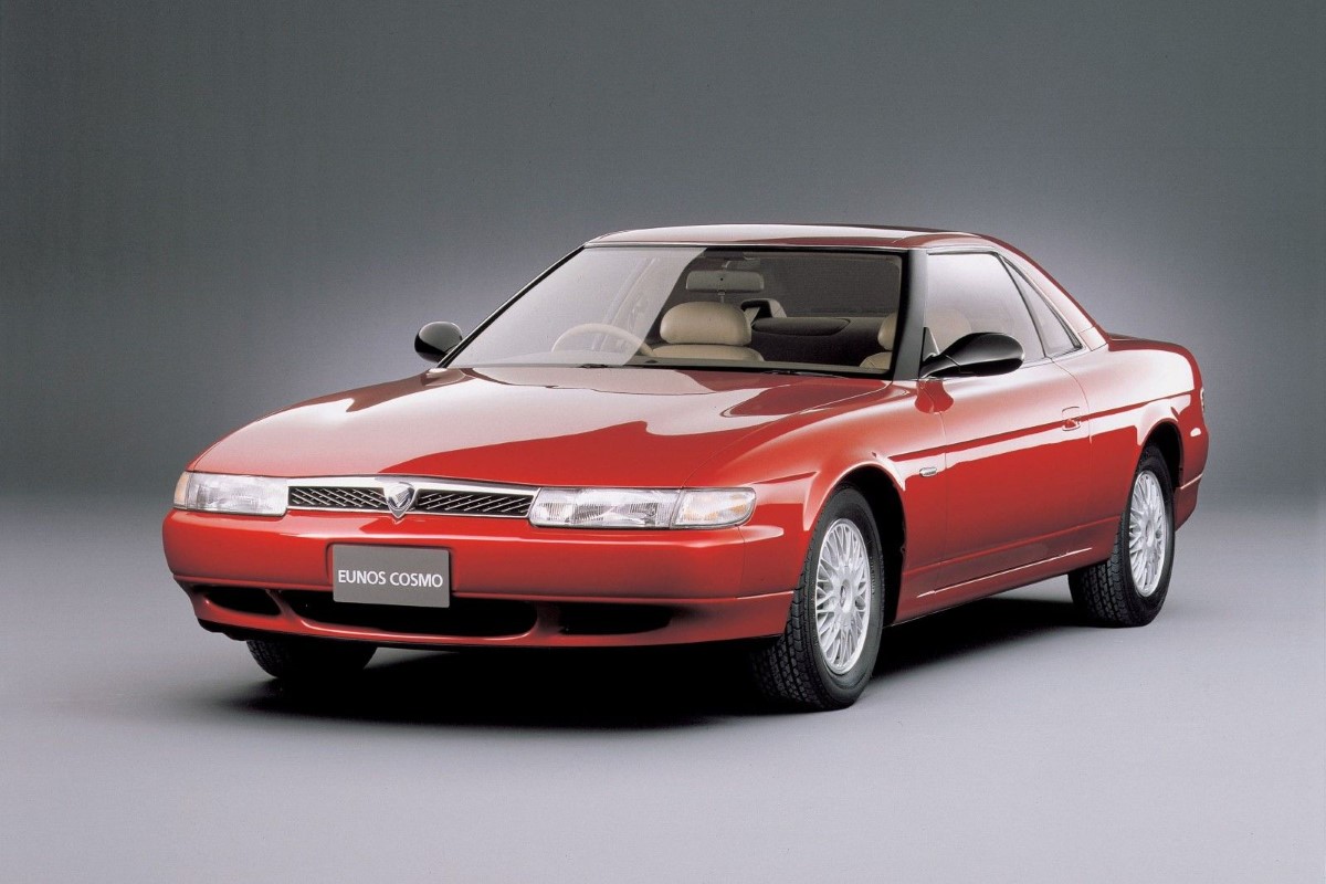 Mazda Eunos Cosmo je coupe koji je bio ispred vremena